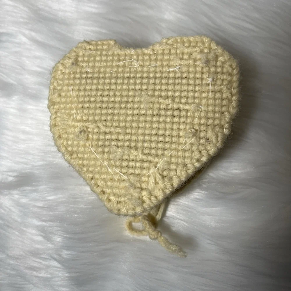 VTG Embroidered Heart Trinket Box Plastic‎ Canvas Crochet Yarn Keepsake Jewelry